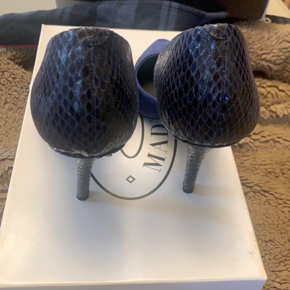 Women’s blue suede shoes !!! - Picture 3 of 5